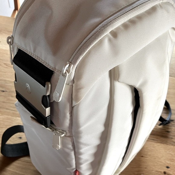 Manfrotto stile agile sling bag LIKE NEW - Picture 1 of 9